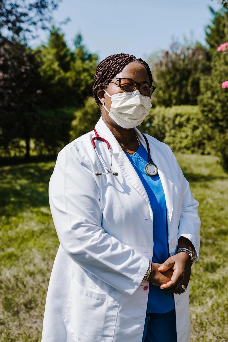 female doctor with white coat and mask